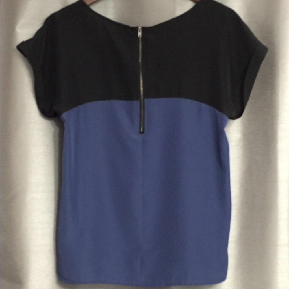 Color Block Zipper Back Shirt - Picture 2 of 3